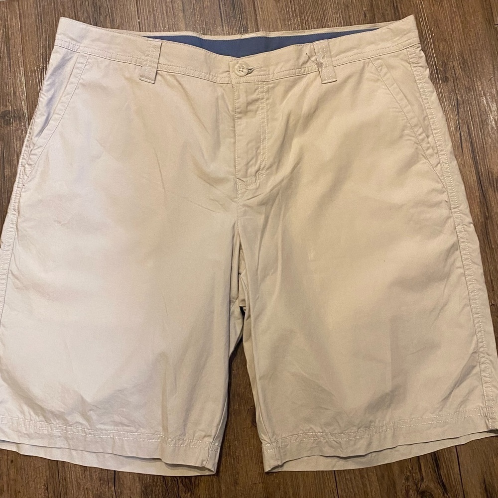 Columbia Tan Flat Front Shorts Lightweight Casual